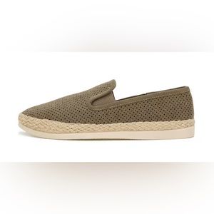 Like new! WOMEN'S ESPRIT EMILIA SLIP-ON SHOES